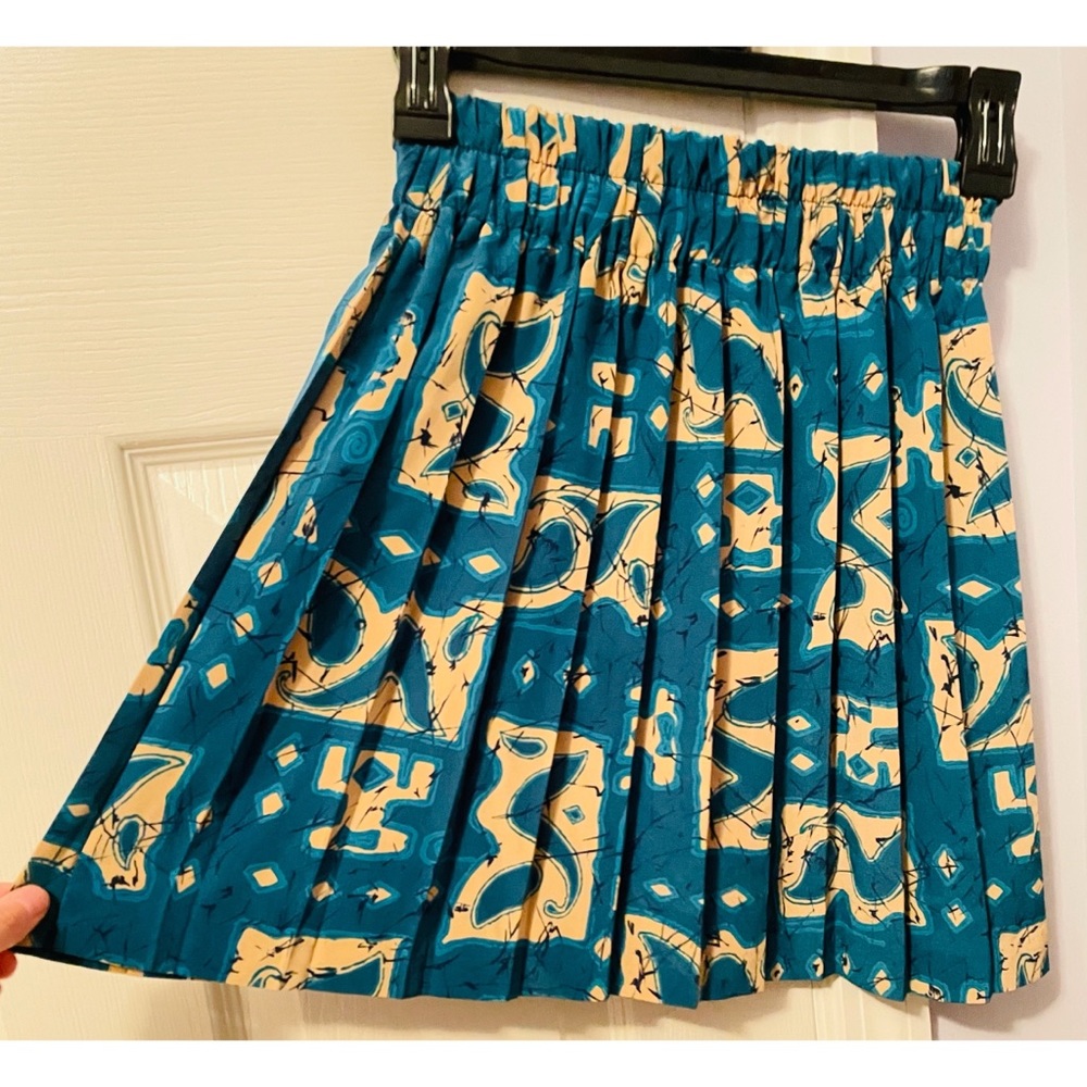 Pleated patterned Urban Outfitters skirt, Small